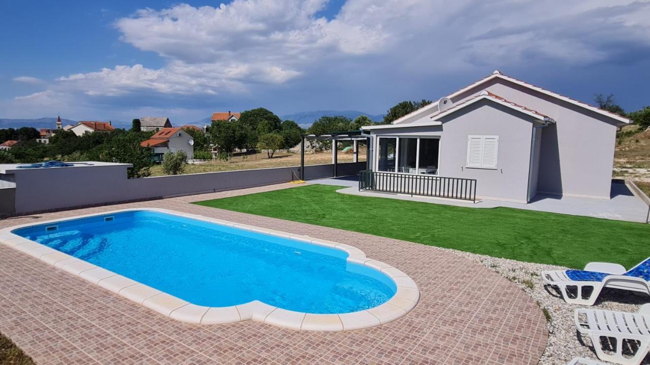 Вілла Nane Garden House With Heated Pool Mirca  Екстер'єр фото
