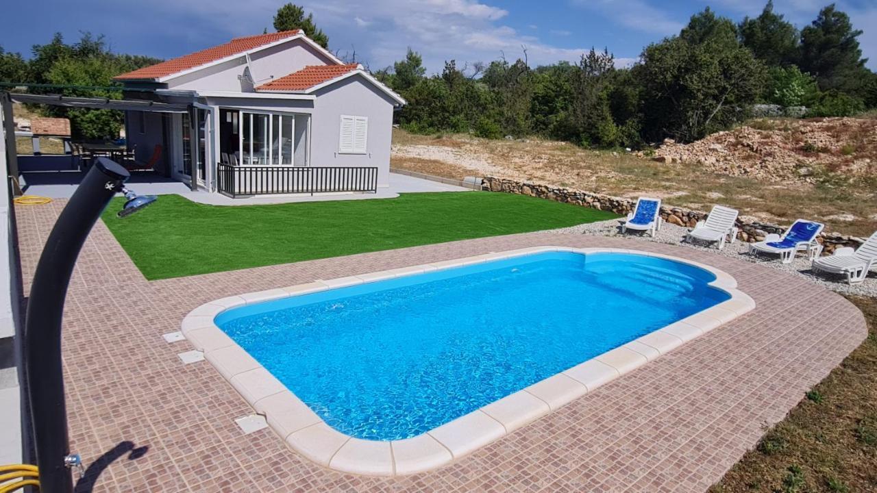Вілла Nane Garden House With Heated Pool Mirca  Екстер'єр фото