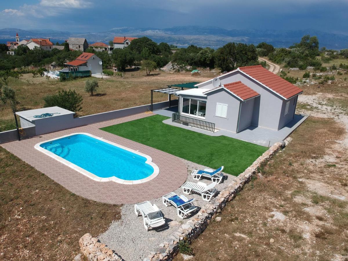 Вілла Nane Garden House With Heated Pool Mirca  Екстер'єр фото