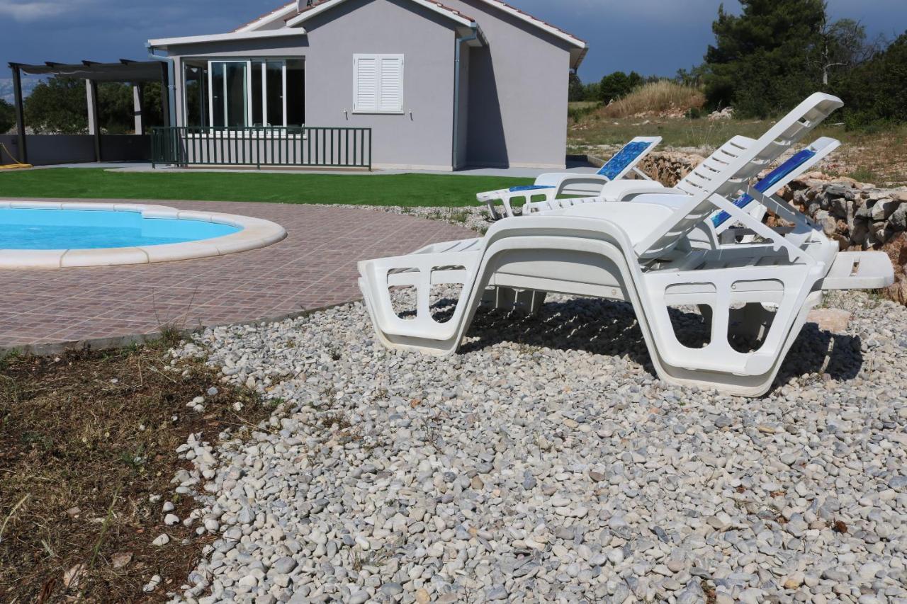 Вілла Nane Garden House With Heated Pool Mirca  Екстер'єр фото